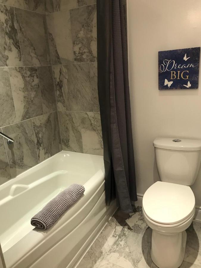 Ottawa Downtown Executive Apartment Retreat With Private Balcony Near Bank Street - Sleep Max 2 外观 照片